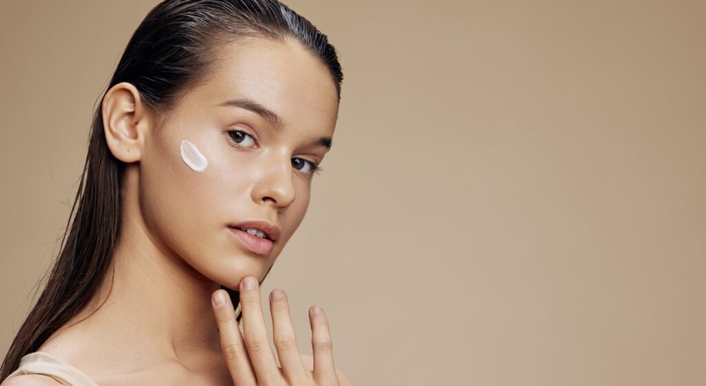 Pelle disidratata in estate? Ecco come proteggerla, idratarla e lenirla con i giusti prodotti