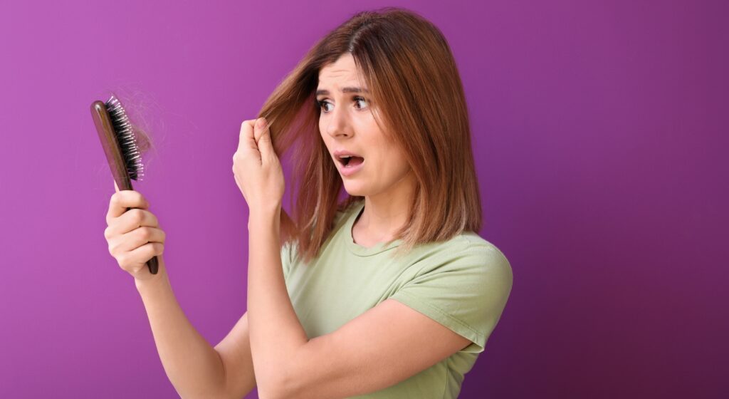 Perdita di Capelli Post-Stress? Non è Solo nella Tua Testa